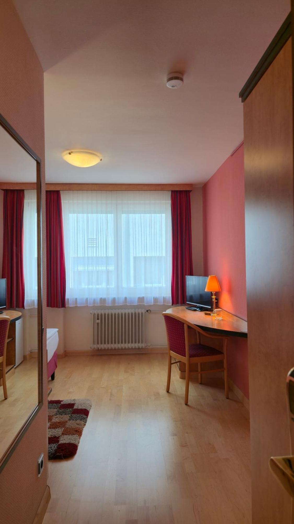 Boardinghouse Sonne Hotel Offenburg Room photo